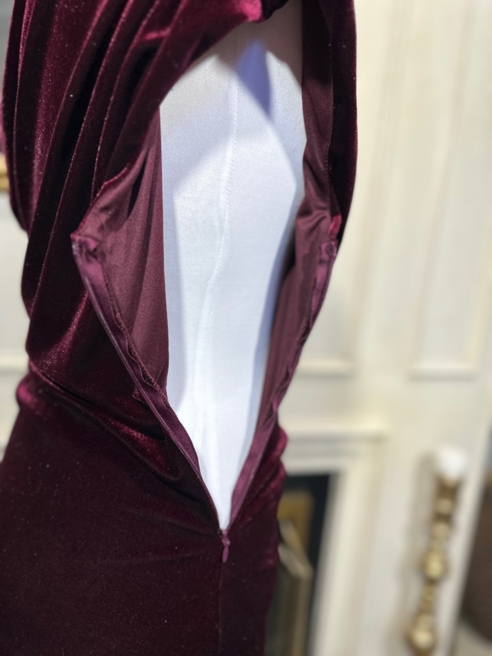 Premier Amour Dress 8 Burgundy Velvet One Shoulder Ruched Stretch Glamour - Picture 7 of 10